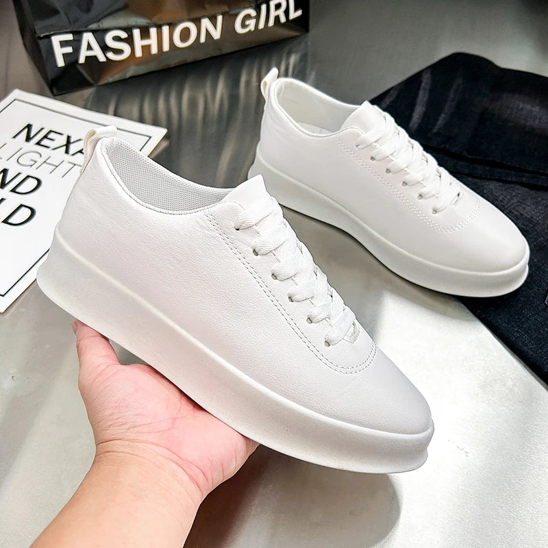 Zapatillas de hombre de moda con suela gruesa, negras y blancas, de cuero suave, zapatos informales de plataforma, zapatos deportivos para caminar, zapatos de trabajo ligeros