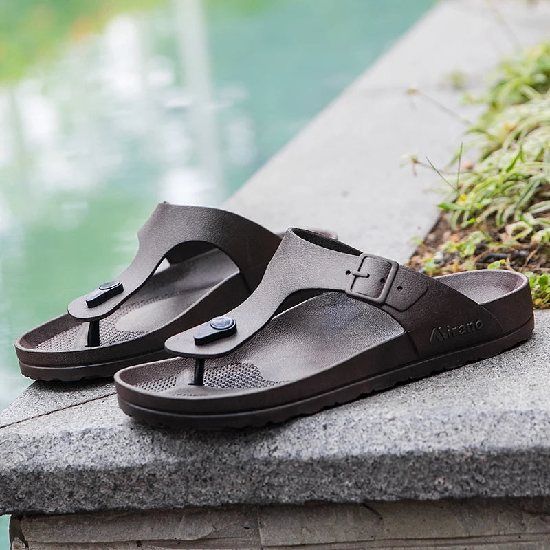 2026 Neue Sommer-Flip-Flops für Herren, rutschfest, trendige und lässige einfarbige Strandschuhe