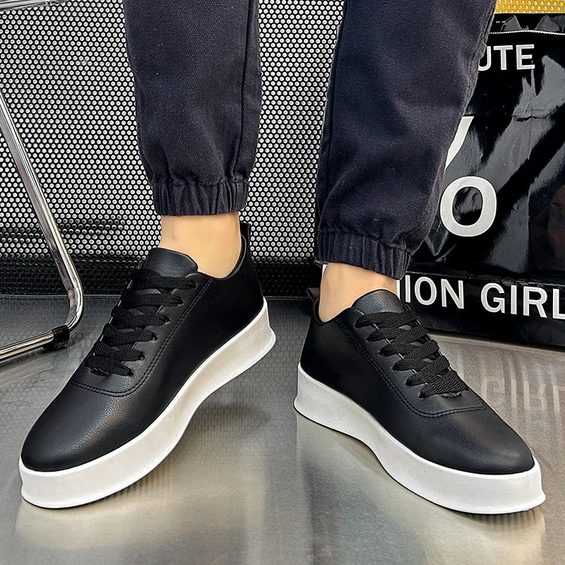 Zapatillas de hombre de moda con suela gruesa, negras y blancas, de cuero suave, zapatos informales de plataforma, zapatos deportivos para caminar, zapatos de trabajo ligeros