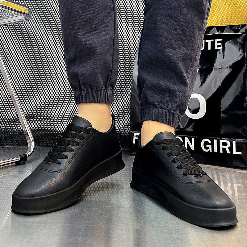 Zapatillas de hombre de moda con suela gruesa, negras y blancas, de cuero suave, zapatos informales de plataforma, zapatos deportivos para caminar, zapatos de trabajo ligeros