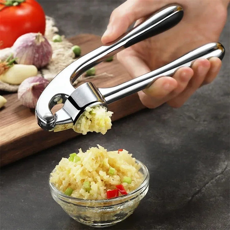 Stainless steel garlic crusher, garlic press, garlic grinder, easy pressing, convenient cleaning, kitchen utensil