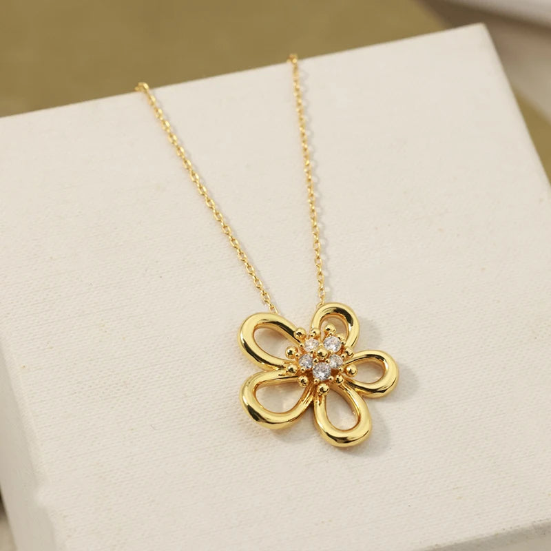 Statement Floral Pendant Necklace for Women, Elegant Large Flower Zircon Accent Choker for Party,Gift, Sparkling Fashion Jewelry