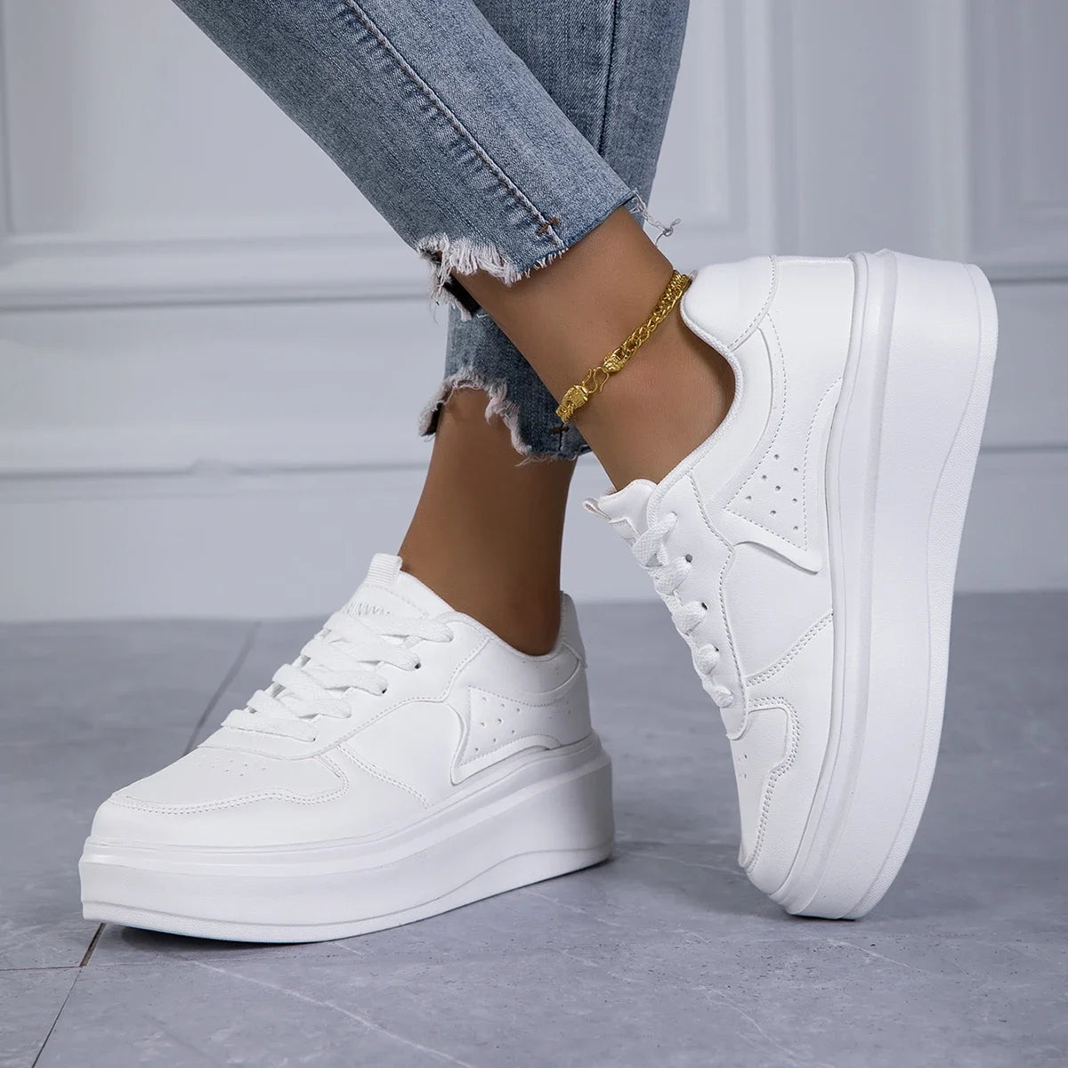 Women's Casual Sports Shoes Thick Bottom Low Tops Lace Up Vulcanised Shoes Lightweight Rubber Soled Winter Season Adult Footwear