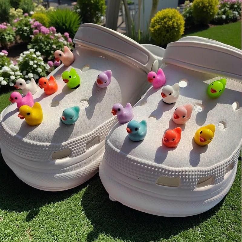New Whole Set Hot Sale DIY Hole Shoes Charms for Little Yellow Duck Charms Designer Quality Garden Shoe Decoration Girl Gift