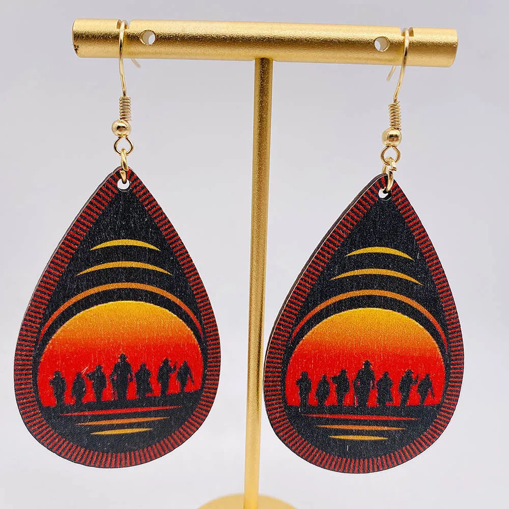 Western Cowboy Color Print Scenery Wood Teardrop Drop Earrings for Women Fashion Bronc Horse Cowgirl Cactus Sunset Art Earrings