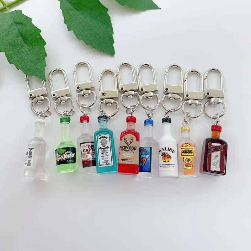 9pcs resin beer bottle shaped keychains - Colorful mini bottle shape with metal buckle, women's party gift novelty and creativit