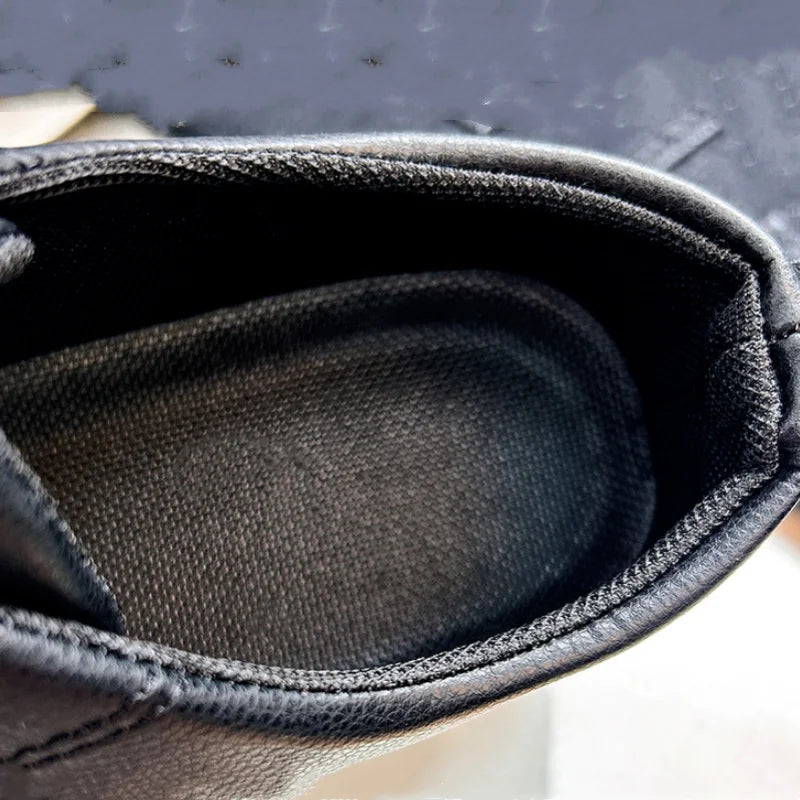 Zapatillas de hombre de moda con suela gruesa, negras y blancas, de cuero suave, zapatos informales de plataforma, zapatos deportivos para caminar, zapatos de trabajo ligeros