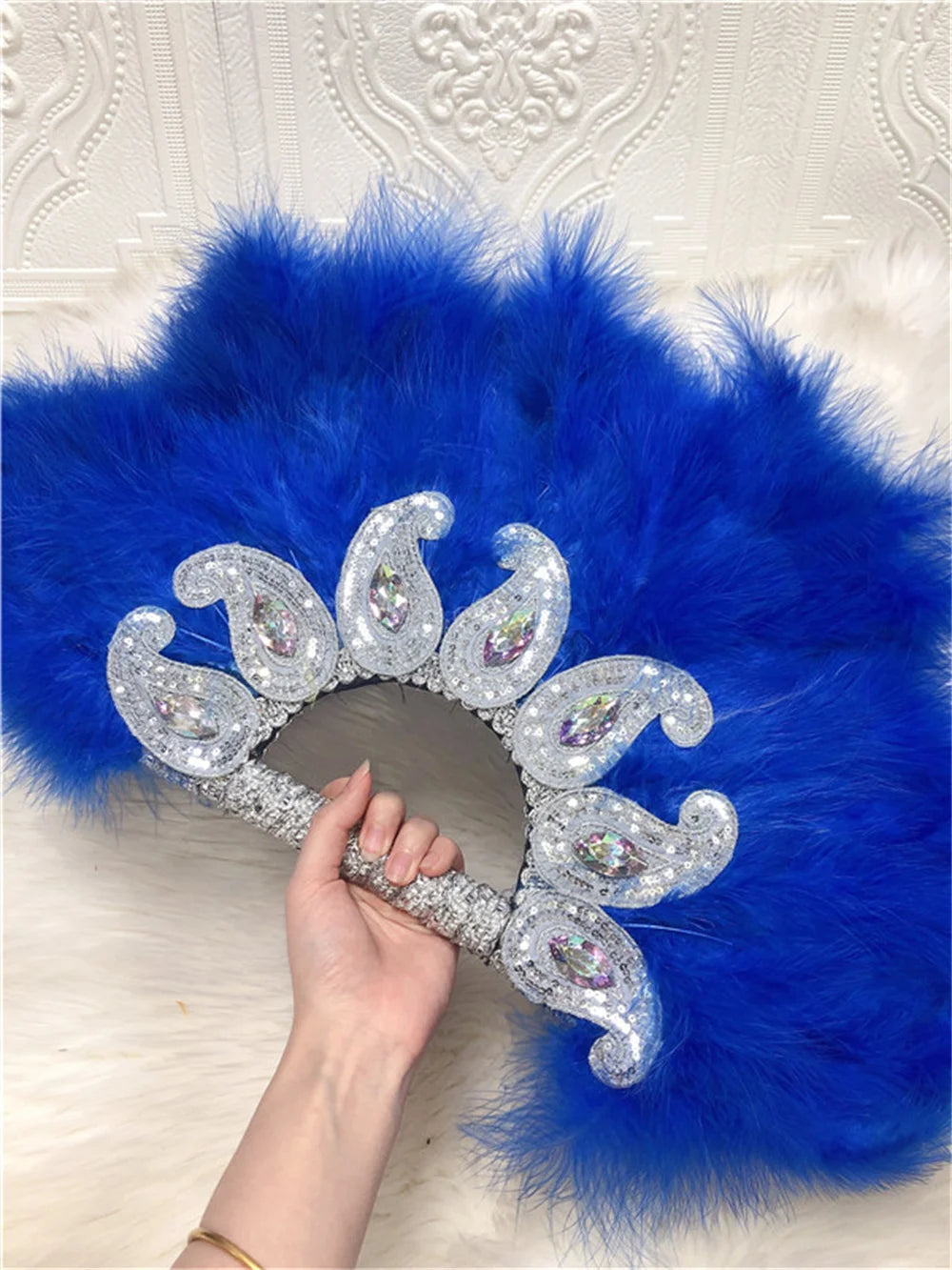 1pcs Newest African Turkey Feather Hand Fan Feathers Handfan for Dance Wedding Decoration Fan with Sequined Beaded White Fan