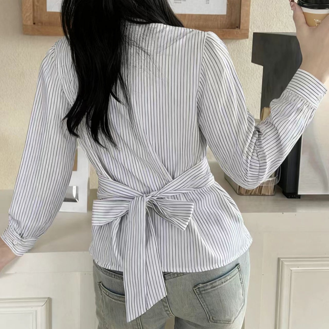 Camisa a rayas informal para mujer con cintura definida y estilo personalizado